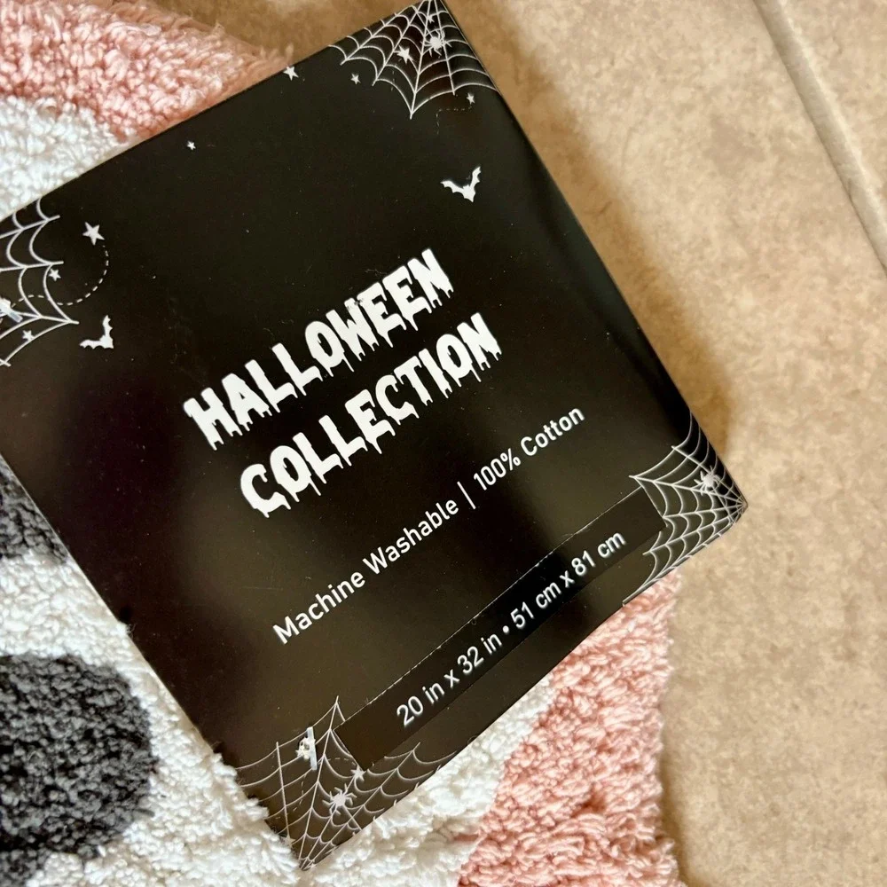 HALLOWEEN Collection Ghost Rug, Plush Cotton Accent Rug, Pink Trim. 20 x 32 NEW
